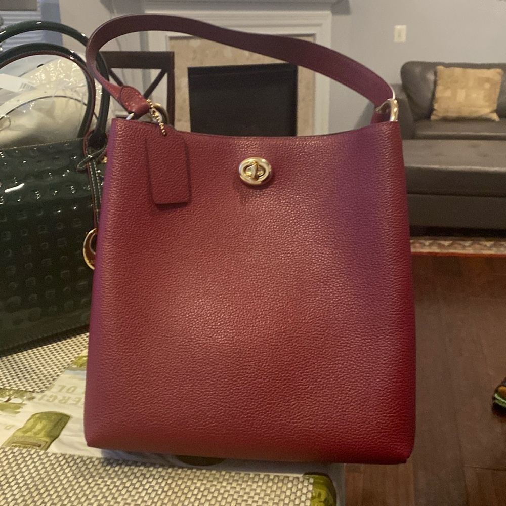 Coach large coach turn lock bucket bag in mahogany